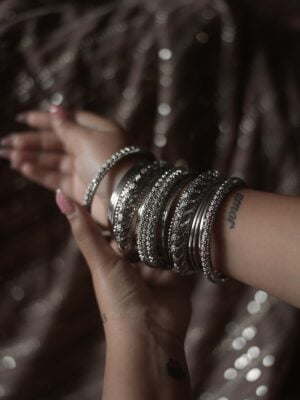 Ruhh - Oxidised Bangle Set